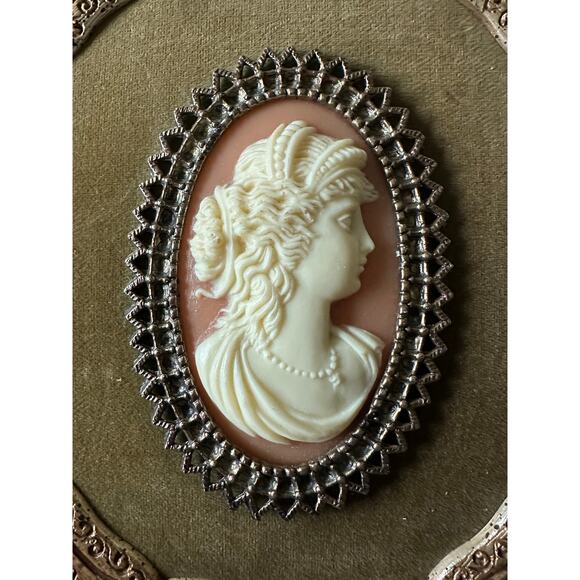 2 Vintage Framed Cameo pictures oval gold framed ornate Victorian porcelain - Picture 13 of 16